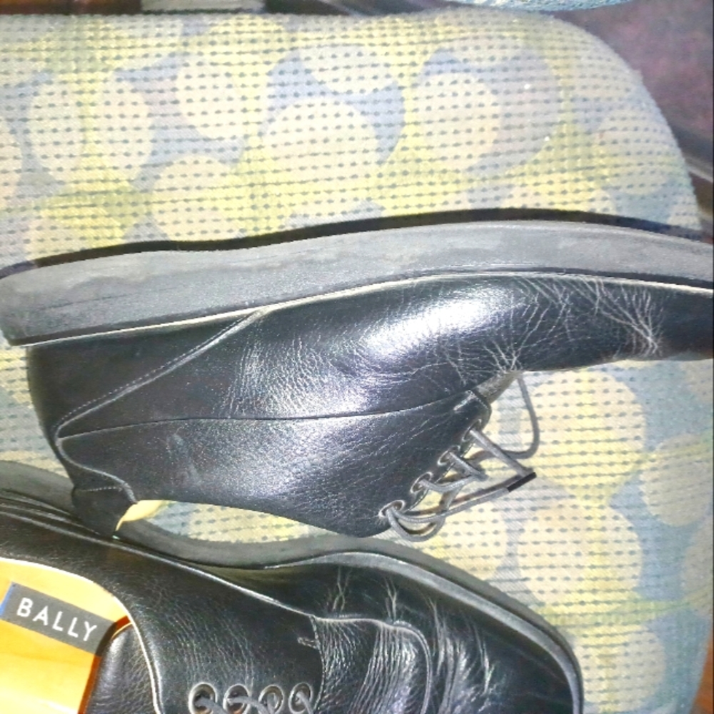 Bally  leather  shoes used